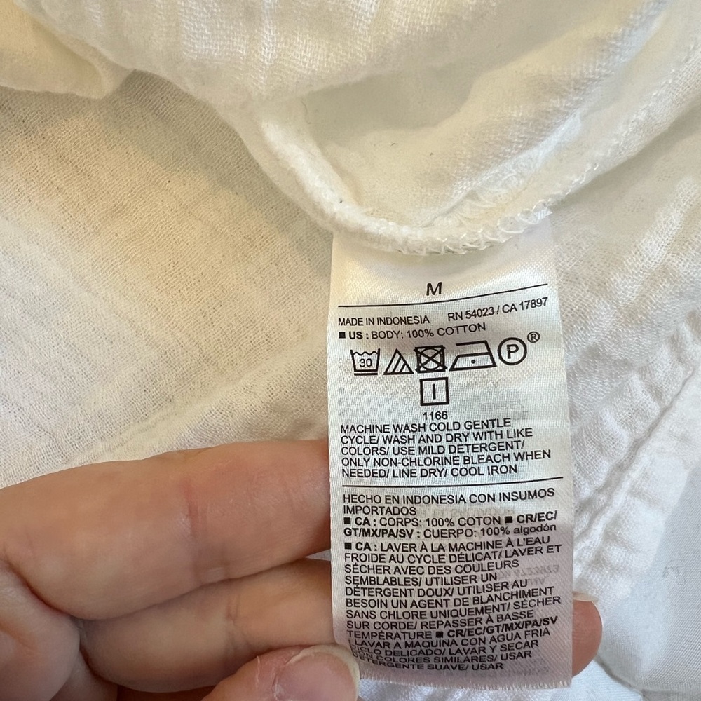 Old Navy Crinkle Gauze Loose Button-Down Shirt - Picture 6 of 8